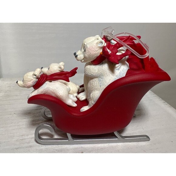 Hallmark Keepsake Musical Magic Ornament Sleigh Ride With Polar Bears - Picture 5 of 10